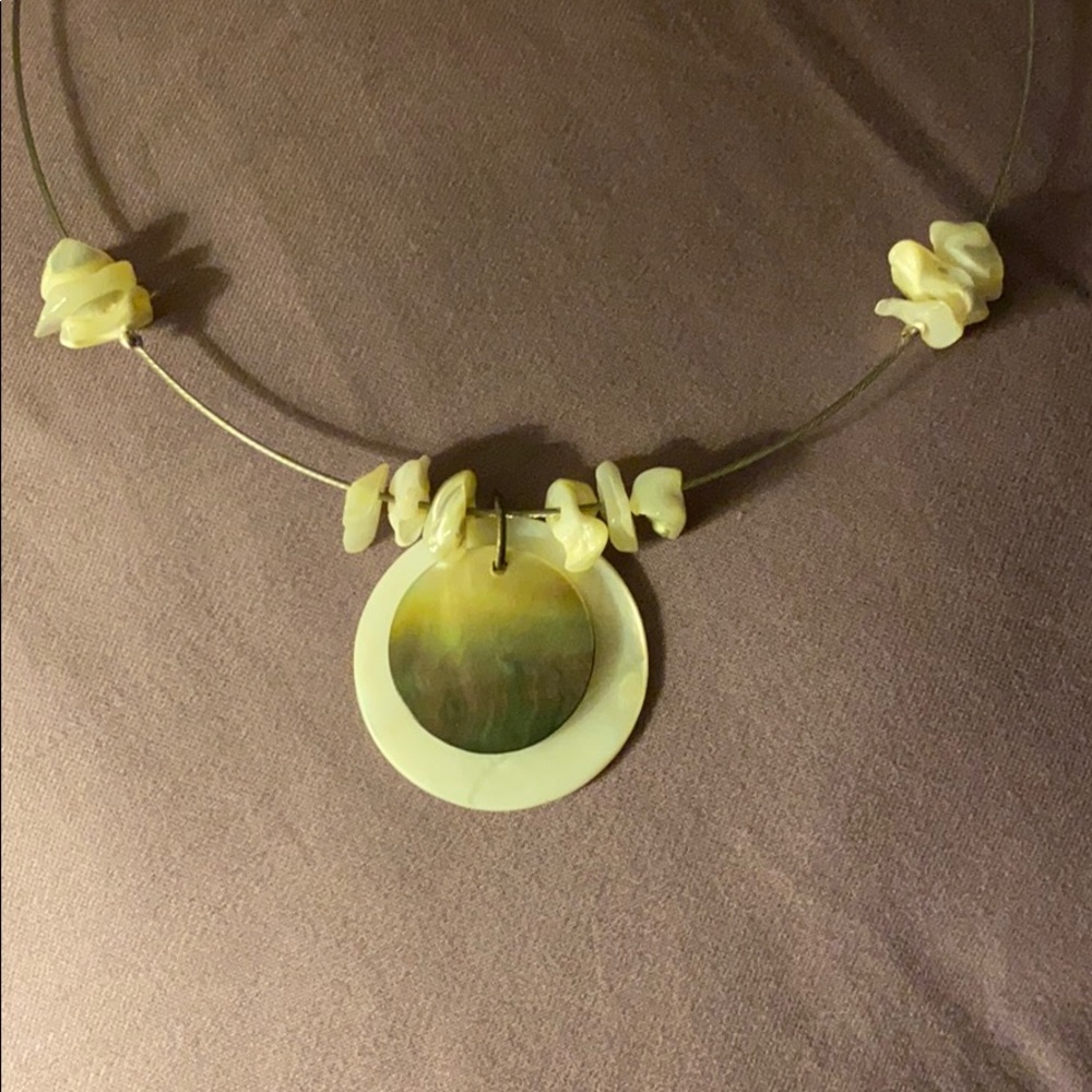 Shell necklace - Picture 2 of 2